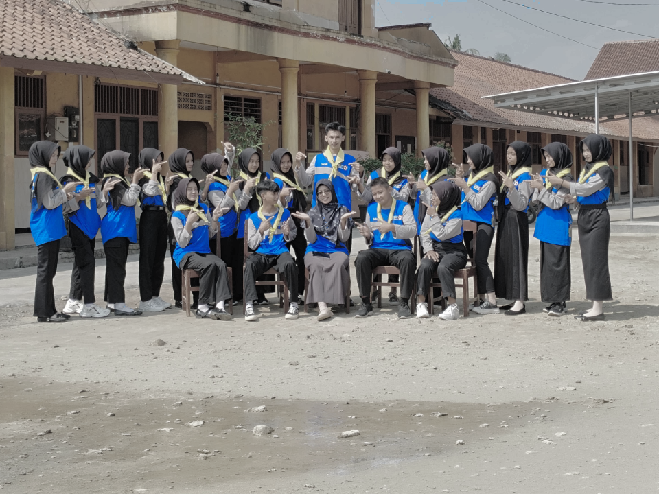 Foto bersama anggota PMR tahun 2025